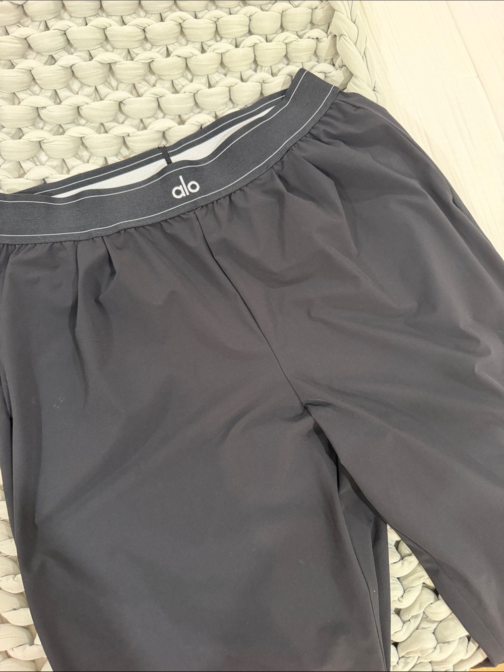 ALO Yoga WoMenās Black Athletic Suit Up Trouser
